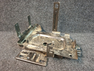 полка аккумулятора Chevrolet Equinox 3 поколение 2018, 2.0 л., бензин, АКПП, передний привод, 84179728C