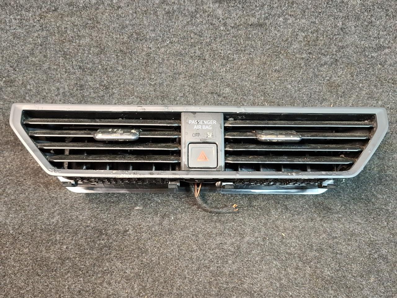 дефлектор обдува салона Volkswagen Jetta 7 поколение 2019, 1.4 л., бензин, АКПП, синий, седан, передний привод, 17B819728A - фото №1