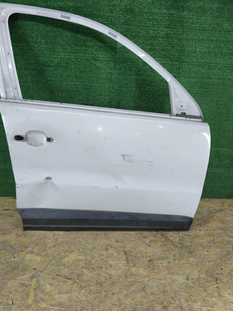 дверь передняя правая Volkswagen Tiguan 1 поколение 2011 - фото №1