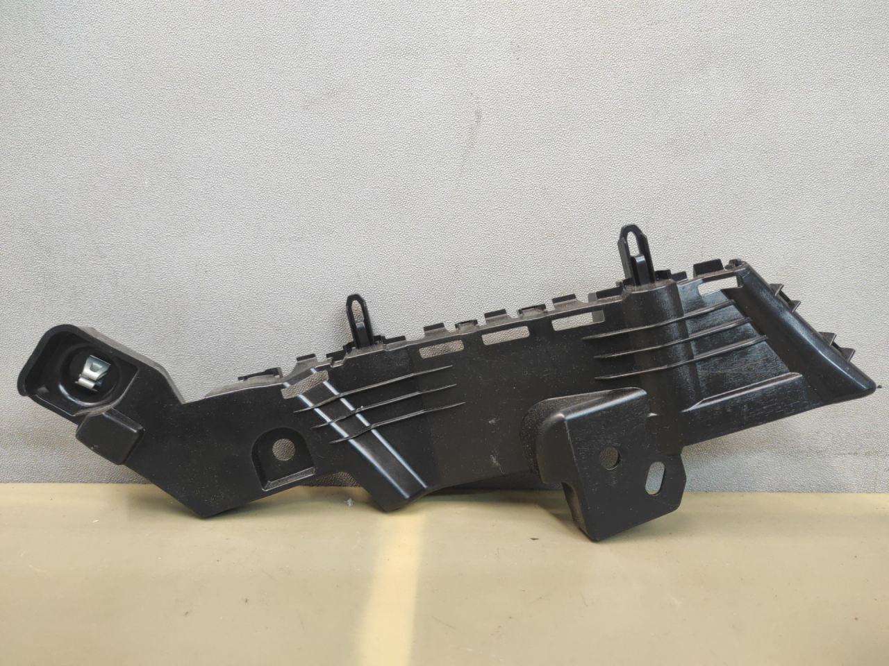 Крепление бампера переднего Buick Encore GX 1 поколение 2022, 42713980 - фото №1