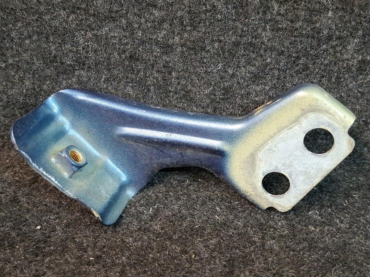 крепление ( кронштейн ) крыла Volkswagen Jetta 7 поколение 2019, 1.4 л., бензин, АКПП, синий, седан, передний привод - фото №1