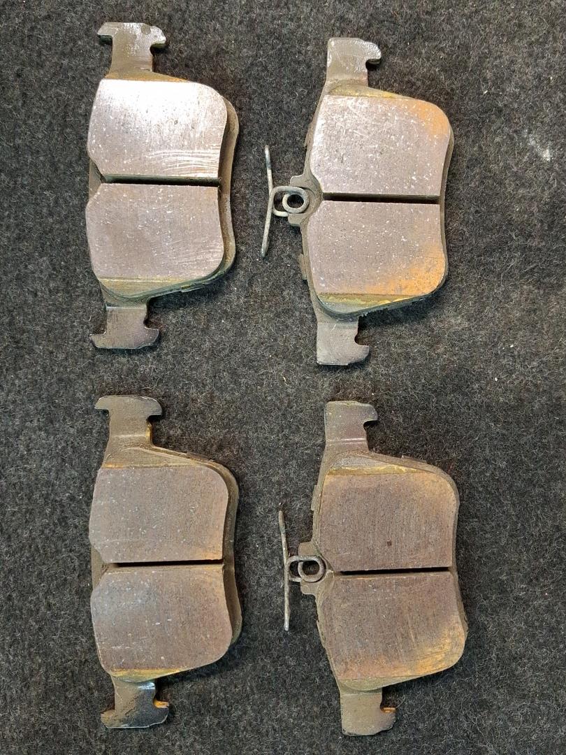 тормозные колодки Volkswagen Tiguan 2 поколение 2020, 2.0 л., бензин, АКПП, серый, полный привод - фото №1