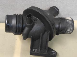корпус термостата BMW 3 серия F30/F31/F34 F30 2013, 2.0 л., N20 B20 A, бензин, АКПП, черный, седан, полный привод, 10106811