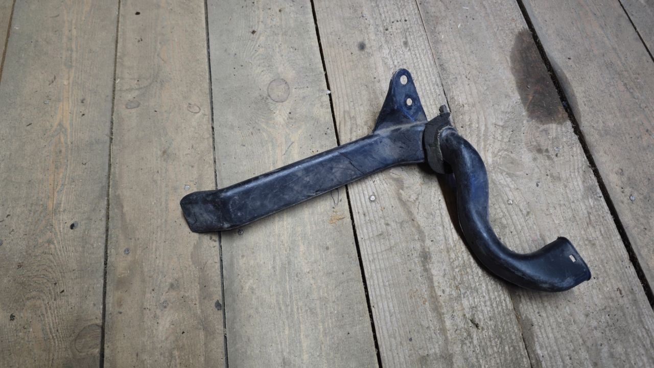 гофра инжектора Mazda RX-8 1 поколение 2008, 1.3 л., бензин, N3H118781 - фото №1