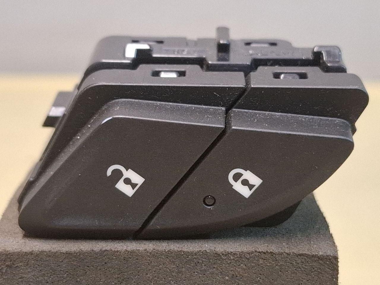 кнопка (выключатель) Chevrolet Equinox 3 поколение 2018, 2.0 л., бензин, АКПП, передний привод - фото №1