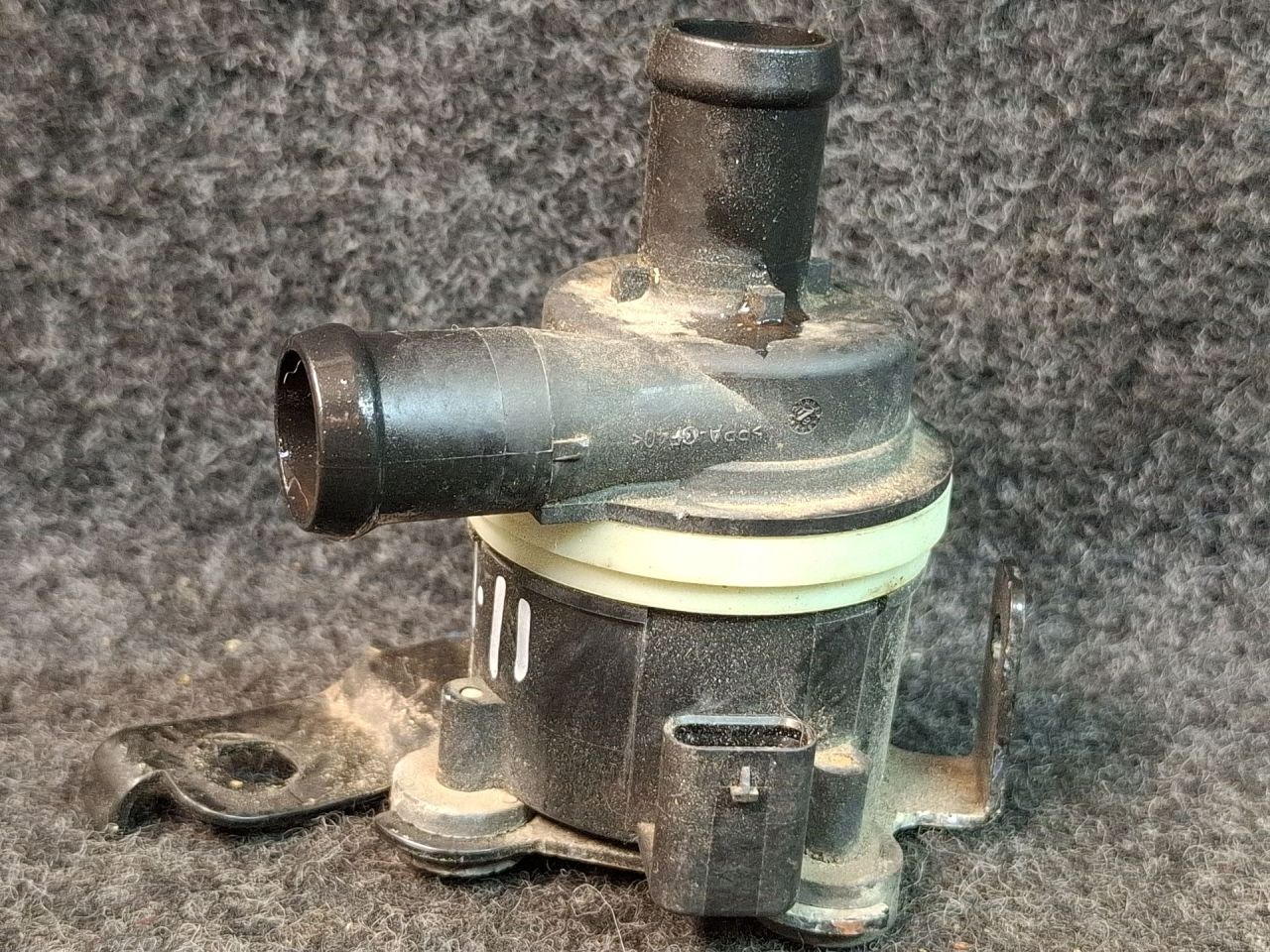 насос антифриза дополнительный Chevrolet Equinox 3 поколение 2018, 1.5 л., бензин, АКПП, серый/441b, полный привод, 23463177 - фото №1