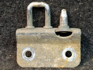 ответная часть (скоба) замка двери Mercedes-Benz Sprinter 2 поколение (W906) 2007, 2.1 л., OM 646.701, дизель, МКПП, красный, A9067400032