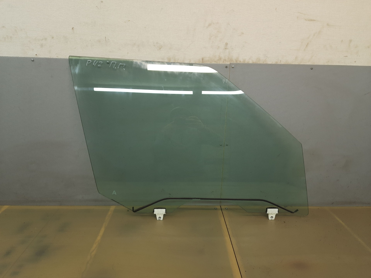 стекло двери передней правой Infiniti QX80 1 поколение Z62 2014, 5.6 л., VK56DE, бензин, АКПП, белый, внедорожник 5 дв., задний привод - фото №1