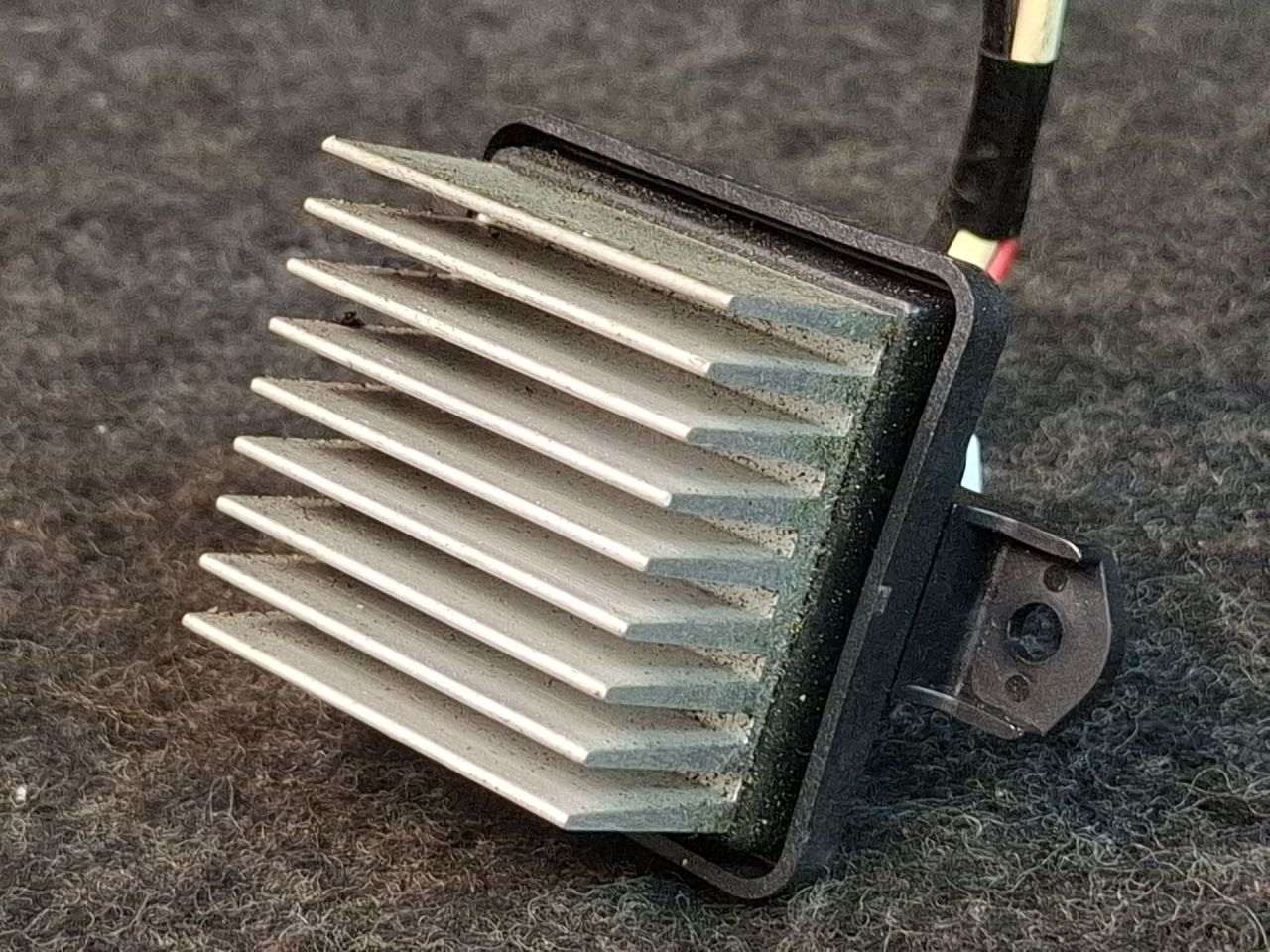 сопротивление печки Mitsubishi ASX 1 поколение 2012, 2.0 л., 4B11, бензин, АКПП, черный, внедорожник 5 дв., полный привод, 05912E - фото №1