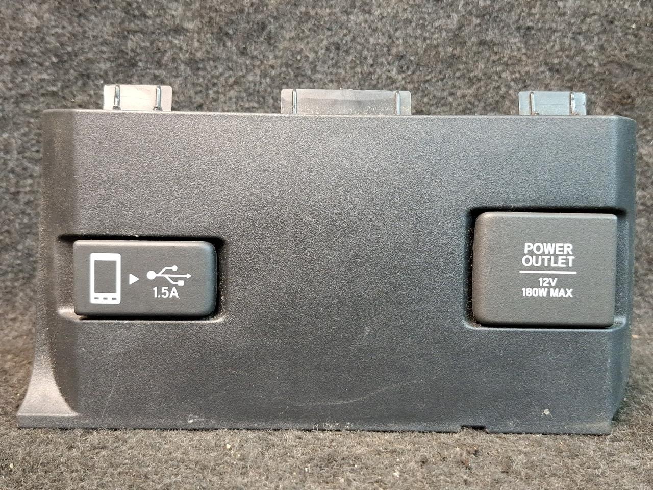 разъем AUX / USB Honda Civic 10 поколение 2017, 2.0 л., K20C2, бензин, АКПП, седан, передний привод - фото №1