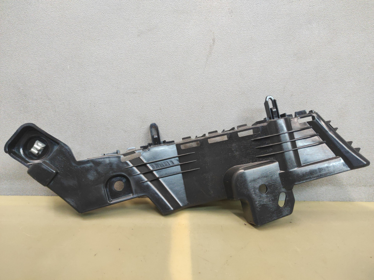 Крепление бампера переднего Buick Encore GX 1 поколение 2022, 42713980 - фото №1