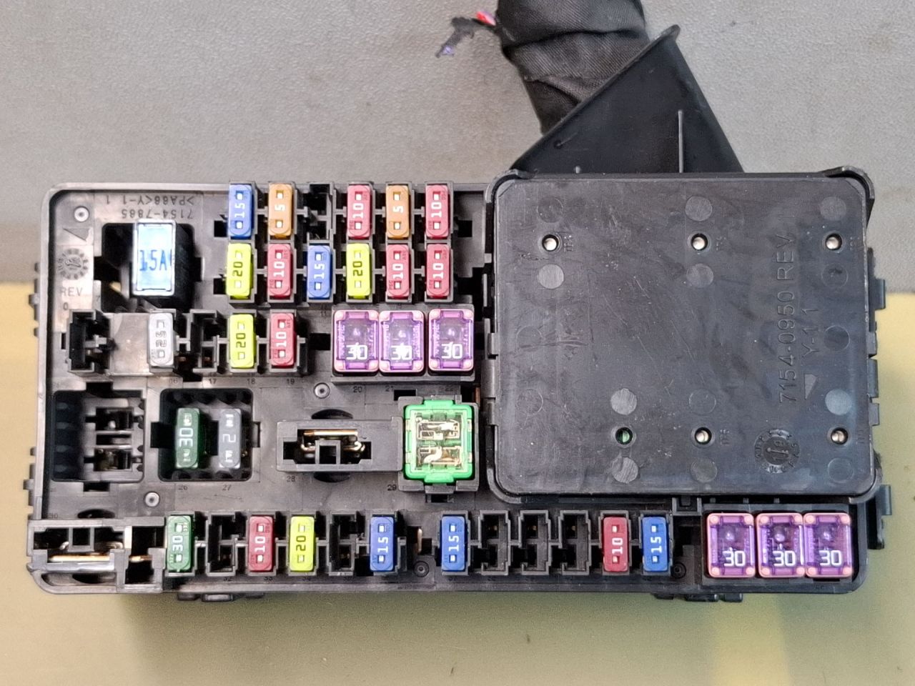 блок предохранителей Chevrolet Blazer 3 поколение 2019, 3.6 л., бензин, АКПП, белый, полный привод, 84515185 - фото №1