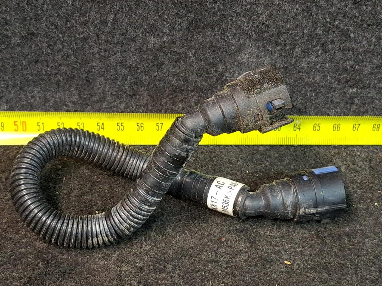 трубка вентиляции картерных газов Ford Escape 4 поколение CX482 2020, 1.6 л., LUB, бензин, АКПП, белый az, внедорожник 5 дв., полный привод, K2GE-8A520-BC - фото №1