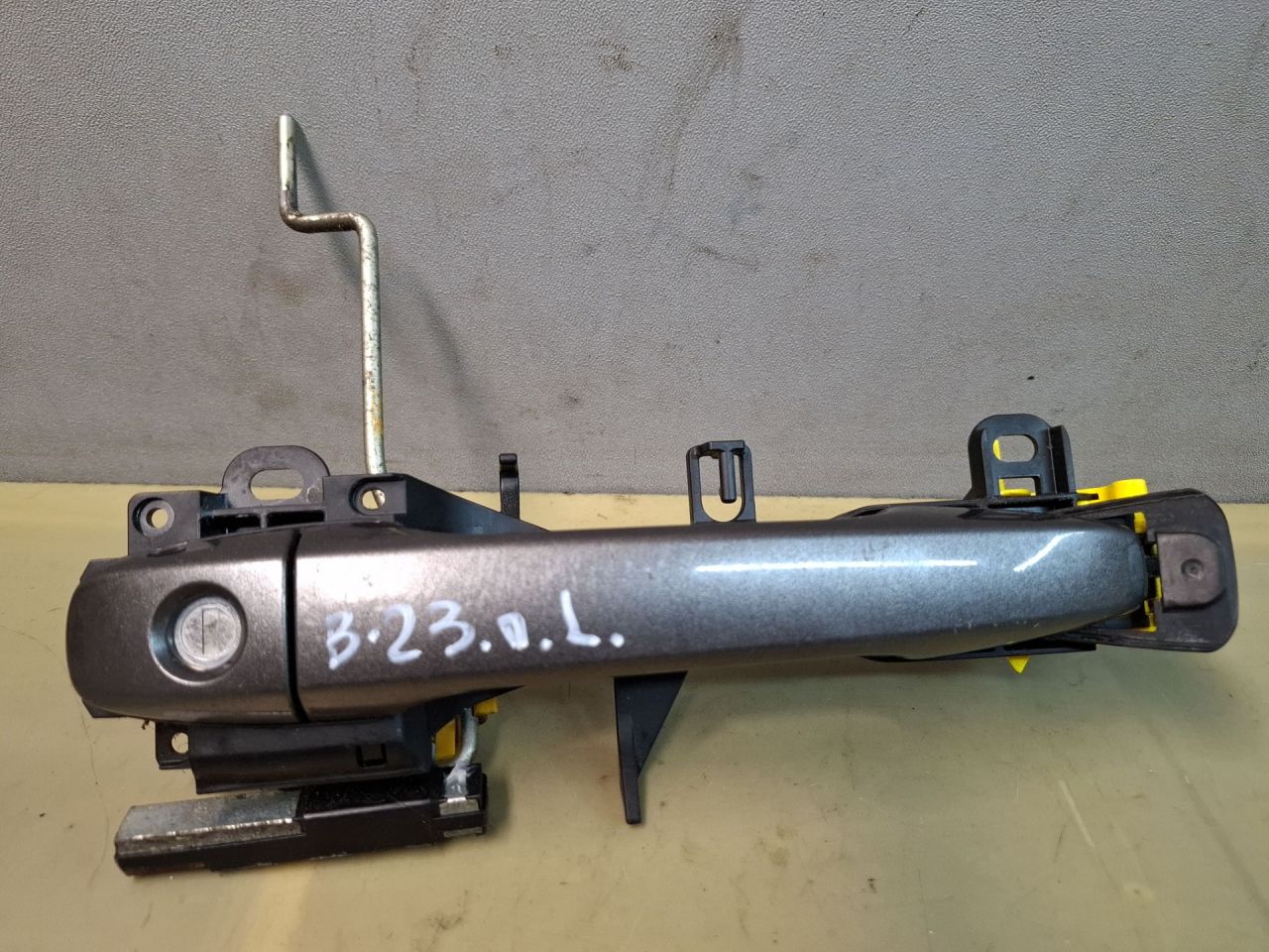 ручка наружная Toyota Sienna 3 поколение 2011, 3.5 л., 2GR-FE, бензин, АКПП, серый, передний привод - фото №1