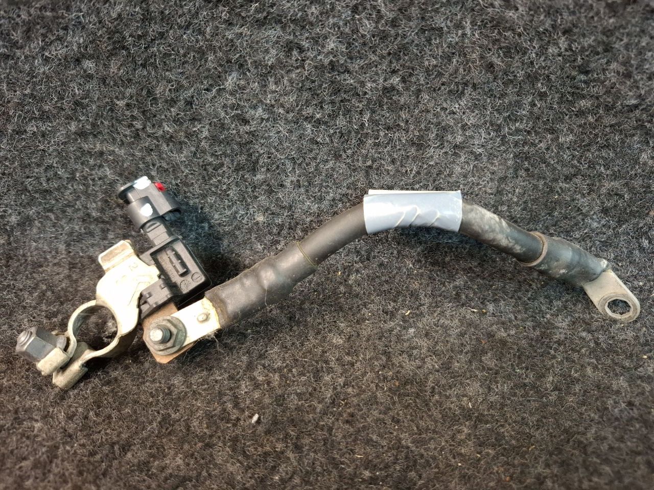 клемма аккумулятора минус Chevrolet Equinox 3 поколение 2018, 1.5 л., бензин, АКПП, серый/441b, полный привод, 84221791 - фото №1