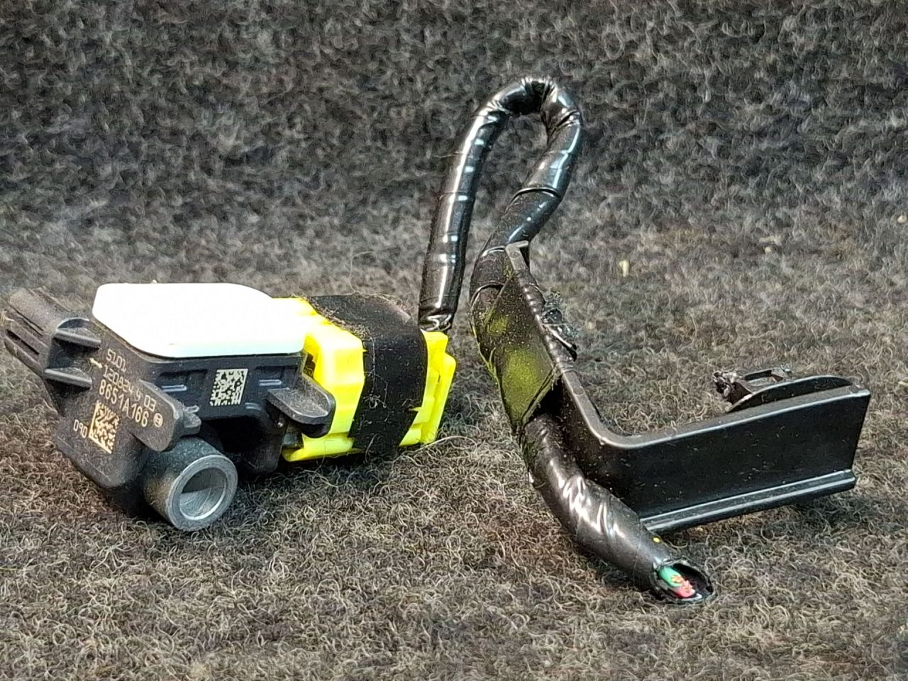 датчик удара Mitsubishi ASX 1 поколение 2012, 2.0 л., 4B11, бензин, АКПП, черный, внедорожник 5 дв., полный привод, 8651A166 - фото №1