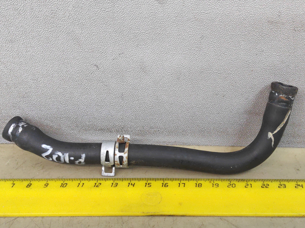 патрубок (трубопровод, шланг) Suzuki Kizashi 1 поколение 2012, 2.4 л., J24B, бензин, АКПП, красный, седан, полный привод - фото №1