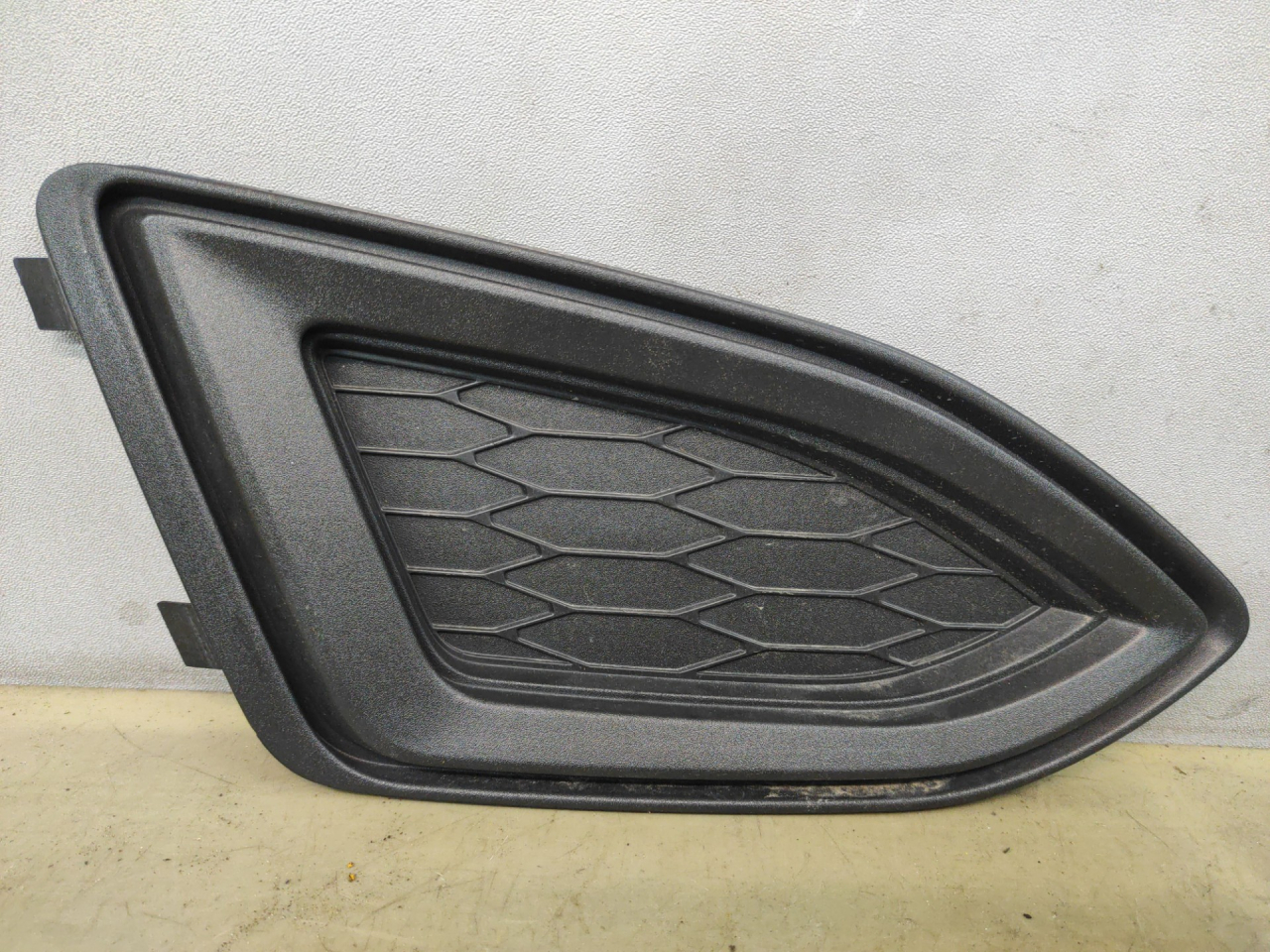 заглушка противотуманной фары Ford Edge 2 поколение CD539 2018, 2.0 л., бензин, АКПП, черный, внедорожник 5 дв., полный привод, FT4B19952ABW - фото №1