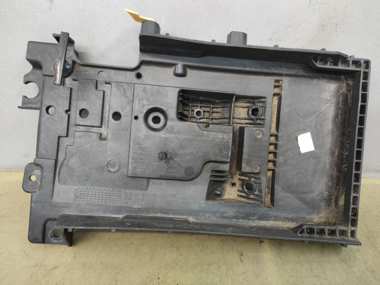 полка аккумулятора Ford Edge 2 поколение CD539 2018, 2.0 л., бензин, АКПП, черный, внедорожник 5 дв., полный привод, FT4B10723BB - фото №1