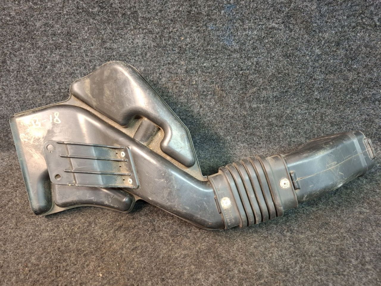 воздухозаборник Mitsubishi ASX 1 поколение 2012, 2.0 л., 4B11, бензин, АКПП, черный, внедорожник 5 дв., полный привод, 1505A479 - фото №1