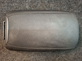 подлокотник Mitsubishi ASX 1 поколение 2012, 2.0 л., 4B11, бензин, АКПП, черный, внедорожник 5 дв., полный привод