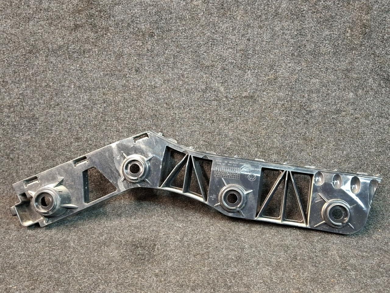 Крепление бампера заднего Volkswagen Tiguan 2 поколение 2020, 2.0 л., бензин, АКПП, серый, полный привод, 5NN.807.393 - фото №1