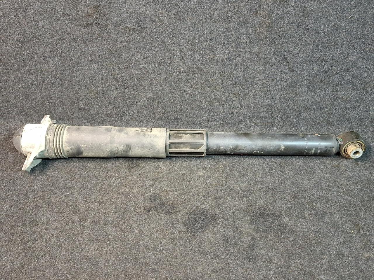 амортизатор задний правый Volkswagen Tiguan 2 поколение 2020, 2.0 л., бензин, АКПП, серый, полный привод - фото №1