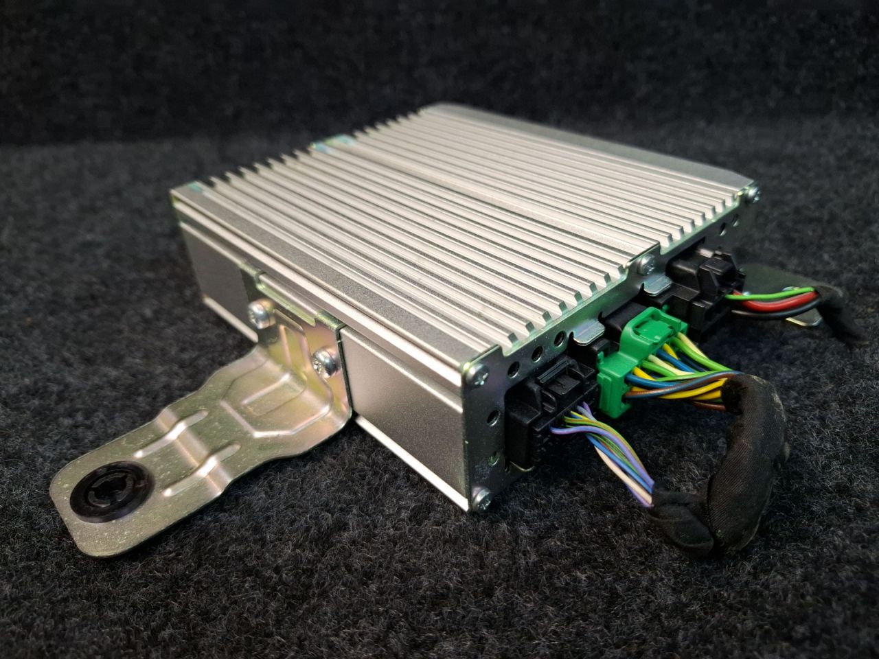 усилитель музыкальный Chevrolet Equinox 3 поколение 2018, 2.0 л., бензин, АКПП, передний привод, 84332720 - фото №1