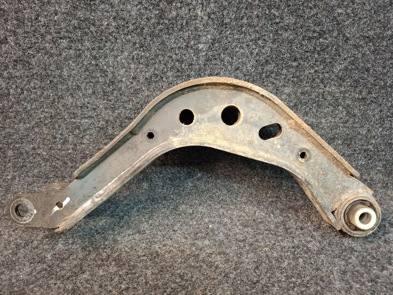 рычаг задний правый Chevrolet Equinox 3 поколение 2018, 1.5 л., бензин, АКПП, серый/441b, полный привод, 26252AB - фото №1