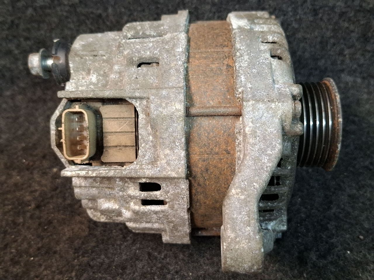 генератор Mitsubishi ASX 1 поколение 2012, 2.0 л., 4B11, бензин, АКПП, черный, внедорожник 5 дв., полный привод, A2TX0891A, 1800A323 - фото №1