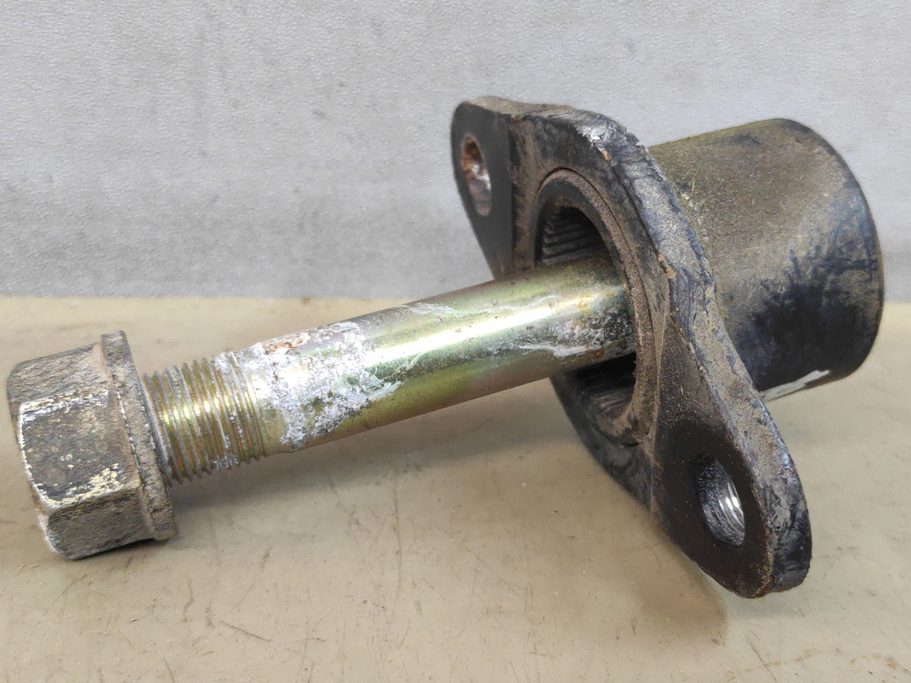 кронштейн крепления торсиона Great Wall Hover H5 1 поколение 2013, 2.0 л., дизель, АКПП, синий, внедорожник 5 дв., правый руль - фото №1