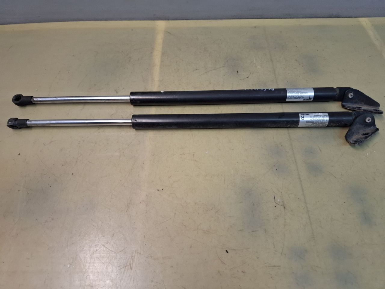 амортизатор крышки багажника (3-5 двери) Mazda CX-7 1 поколение ER 2008, 2.3 л., L3-VDT, бензин, АКПП, голубой/30s, полный привод - фото №1