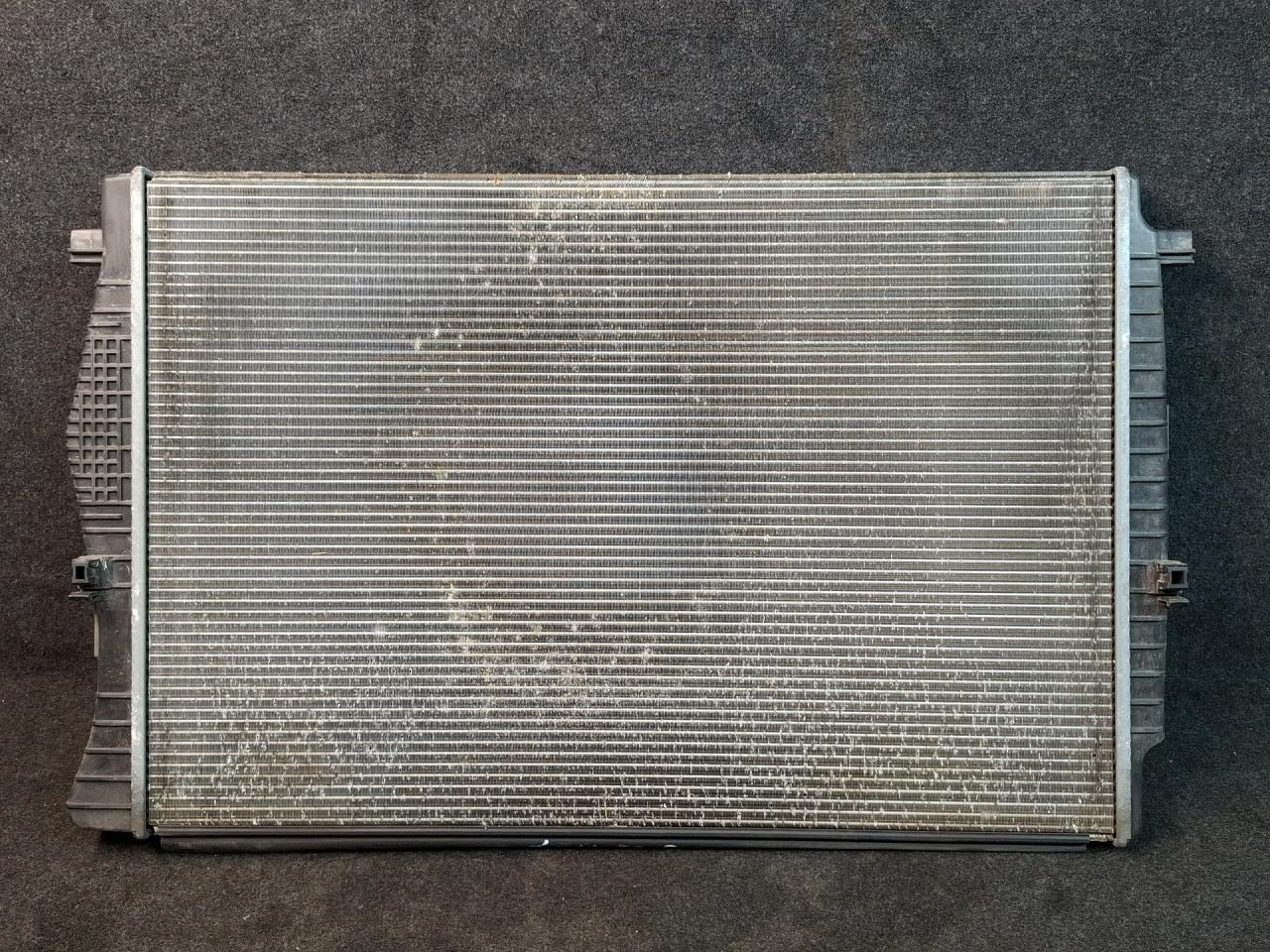 радиатор (основной) Volkswagen Jetta 7 поколение 2019, 1.4 л., бензин, АКПП, серый, передний привод, 5QM121251F - фото №1
