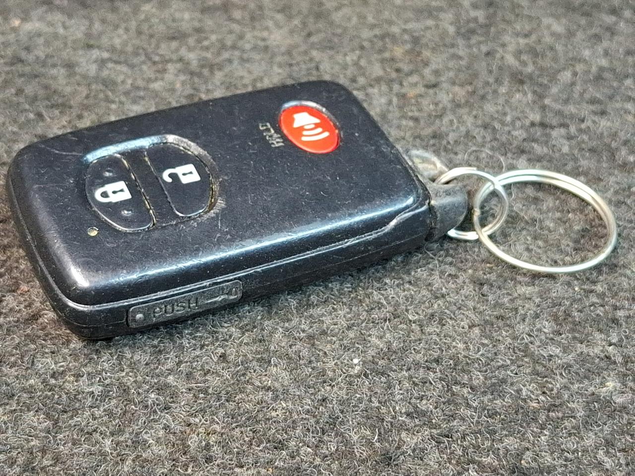 ключ Toyota Prius V 1 поколение ZVW41 ZVW41 2014, 1.8 л., гибрид, АКПП, синий, хетчбэк 5 дв., передний привод - фото №1