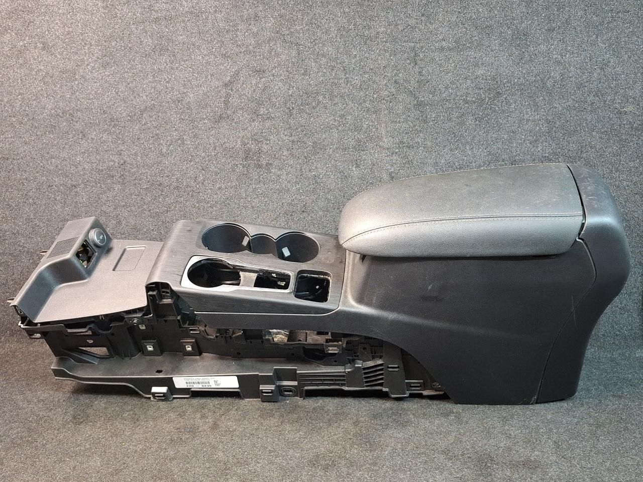 подлокотник Ford Escape 4 поколение CX482 2020, 2.0 л., бензин, АКПП, белый az, внедорожник 5 дв., полный привод, LJ6BS045A06 - фото №1