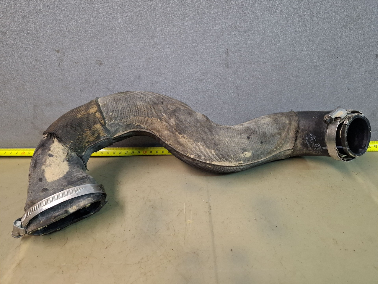 патрубок интеркулера Audi A4 B8/8K 2010, 1.8 л., CDHA, бензин, АКПП, передний привод, правый руль, 8K0145738M - фото №1