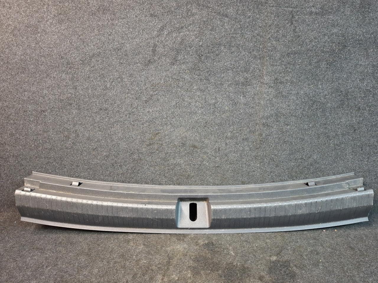 накладка внутренняя на заднюю панель кузова Volkswagen Tiguan 2 поколение 2020, 2.0 л., бензин, АКПП, серый, полный привод, 5NN863459 - фото №1