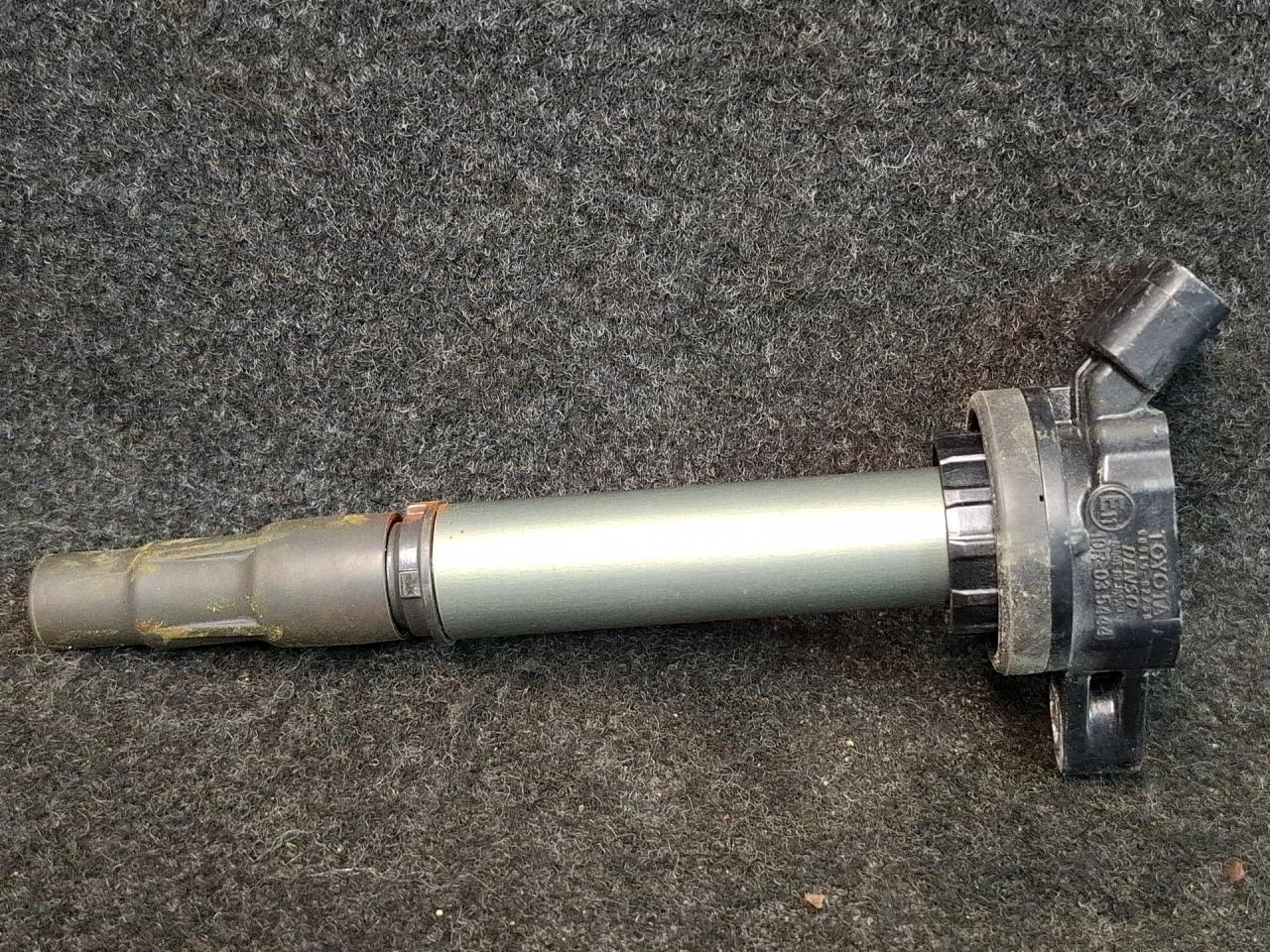 катушка зажигания Toyota Prius V 1 поколение ZVW41 ZVW41 2014, 1.8 л., гибрид, АКПП, синий, хетчбэк 5 дв., передний привод, 10R-035444, 90919-02258 - фото №1