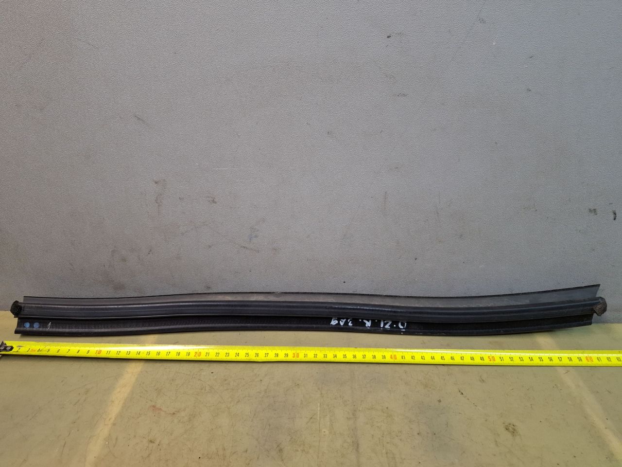 Уплотнитель стекла Chevrolet Blazer 3 поколение 2019, 3.6 л., бензин, АКПП, белый, полный привод - фото №1