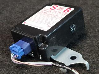 Блок управления бесключевым доступом Toyota Prius V 1 поколение ZVW41 ZVW41 2014, 1.8 л., гибрид, АКПП, синий, хетчбэк 5 дв., передний привод, 89740-47080, 271300-0503