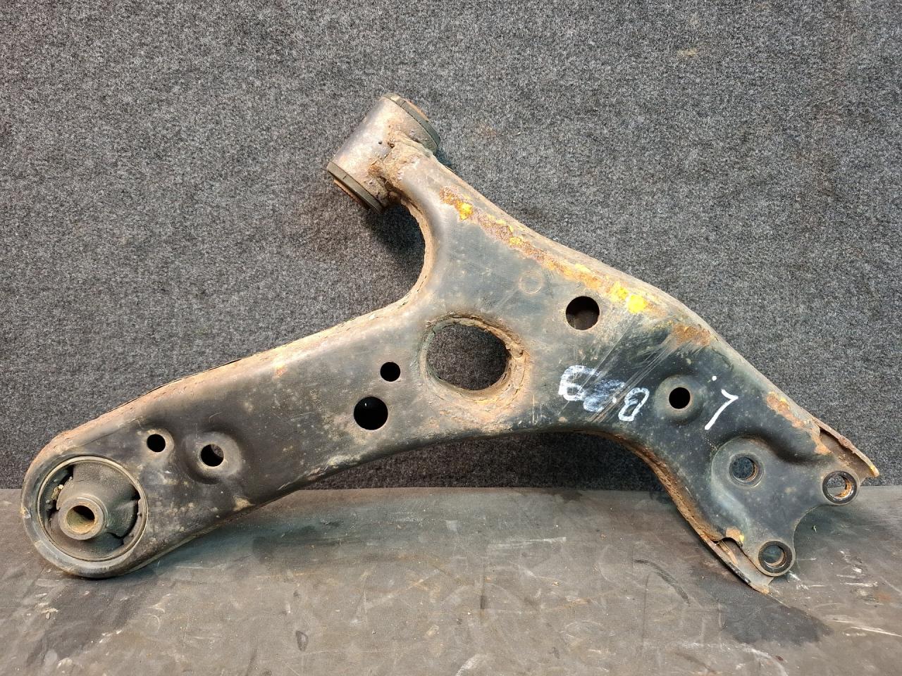 рычаг передний левый Toyota Prius V 1 поколение ZVW41 ZVW41 2014, 1.8 л., гибрид, АКПП, синий, хетчбэк 5 дв., передний привод - фото №1