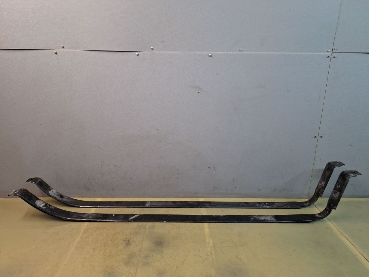 крепление бака топливного Chevrolet Blazer 3 поколение 2019, 3.6 л., бензин, АКПП, белый, полный привод - фото №1