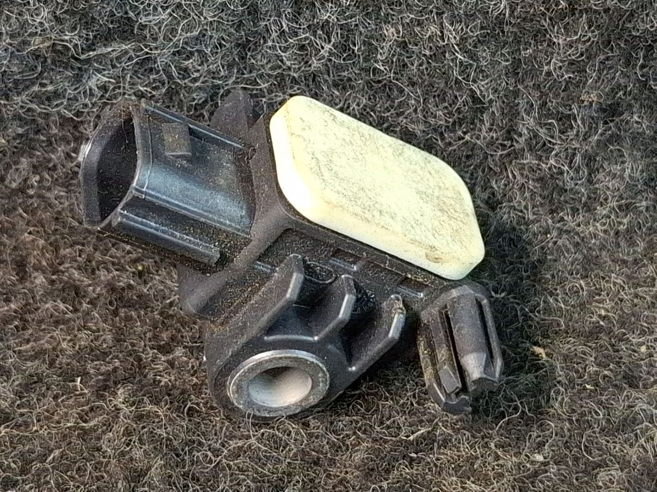 датчик удара Mitsubishi ASX 1 поколение 2012, 2.0 л., 4B11, бензин, АКПП, черный, внедорожник 5 дв., полный привод, 8651A165 - фото №1