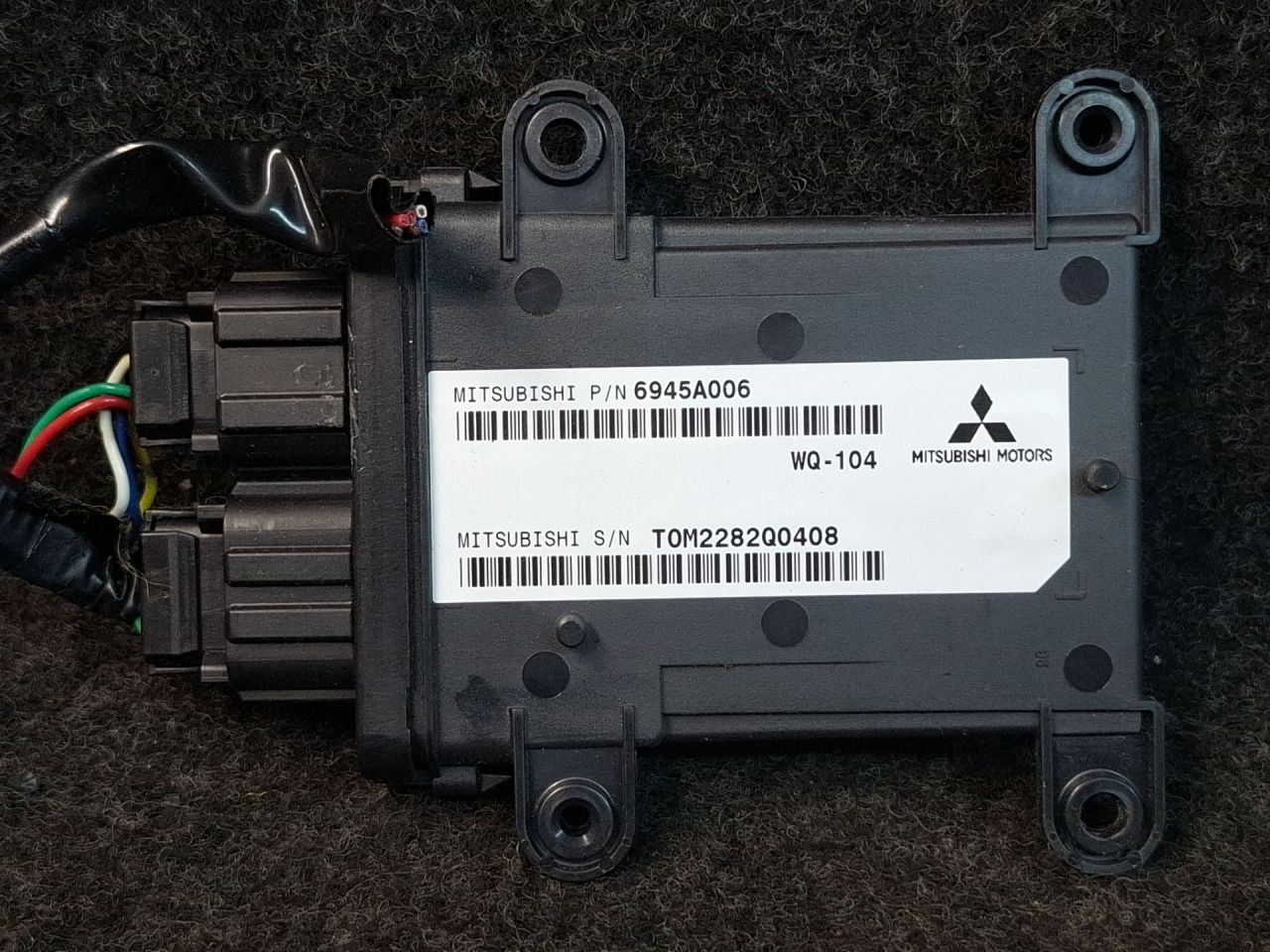 блок управления сиденьем Mitsubishi ASX 1 поколение 2012, 2.0 л., 4B11, бензин, АКПП, черный, внедорожник 5 дв., полный привод, 6945A006 - фото №1