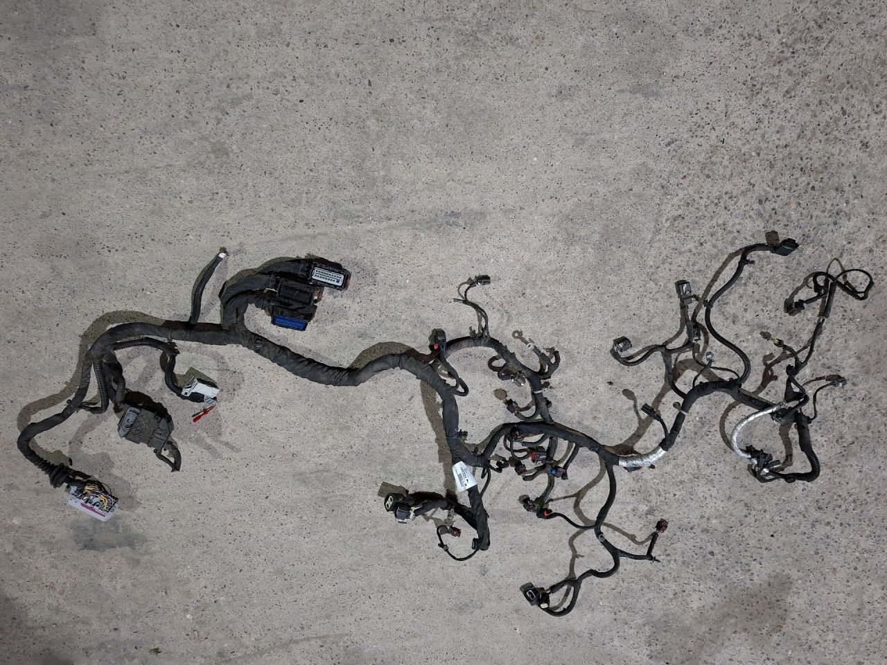 проводка двигателя Chevrolet Equinox 3 поколение 2018, 1.5 л., бензин, АКПП, серый/441b, полный привод, 84302571 - фото №1