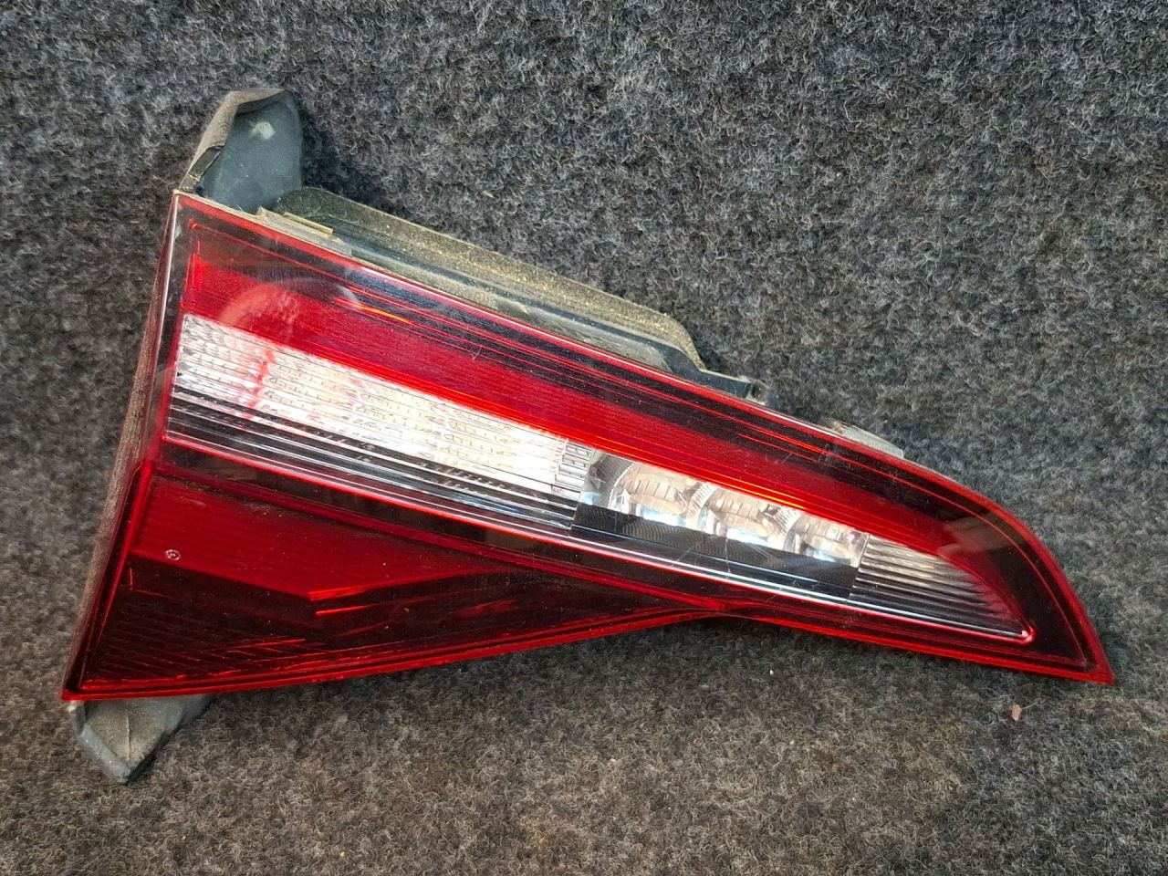 фонарь крышки багажника левый Volkswagen Jetta 7 поколение 2019, 1.4 л., бензин, АКПП, синий, седан, передний привод, 17A945093, 6003TA0375 - фото №1