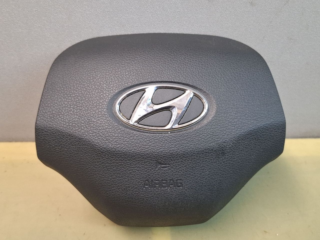 подушка безопасности водителя Hyundai Elantra AD 2018, 2.0 л., бензин, АКПП, серебристый, передний привод, 80100F3000 - фото №1