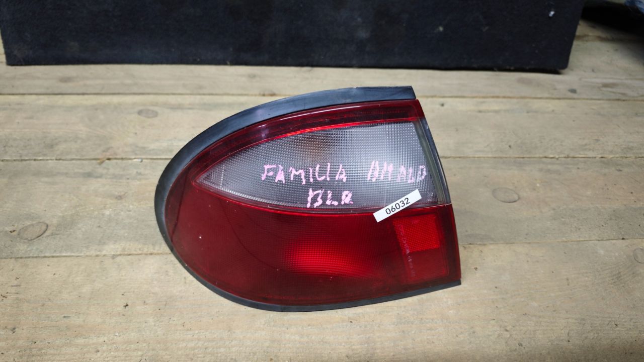 фонарь задний левый Mazda 323 5 поколение 1997, седан - фото №1