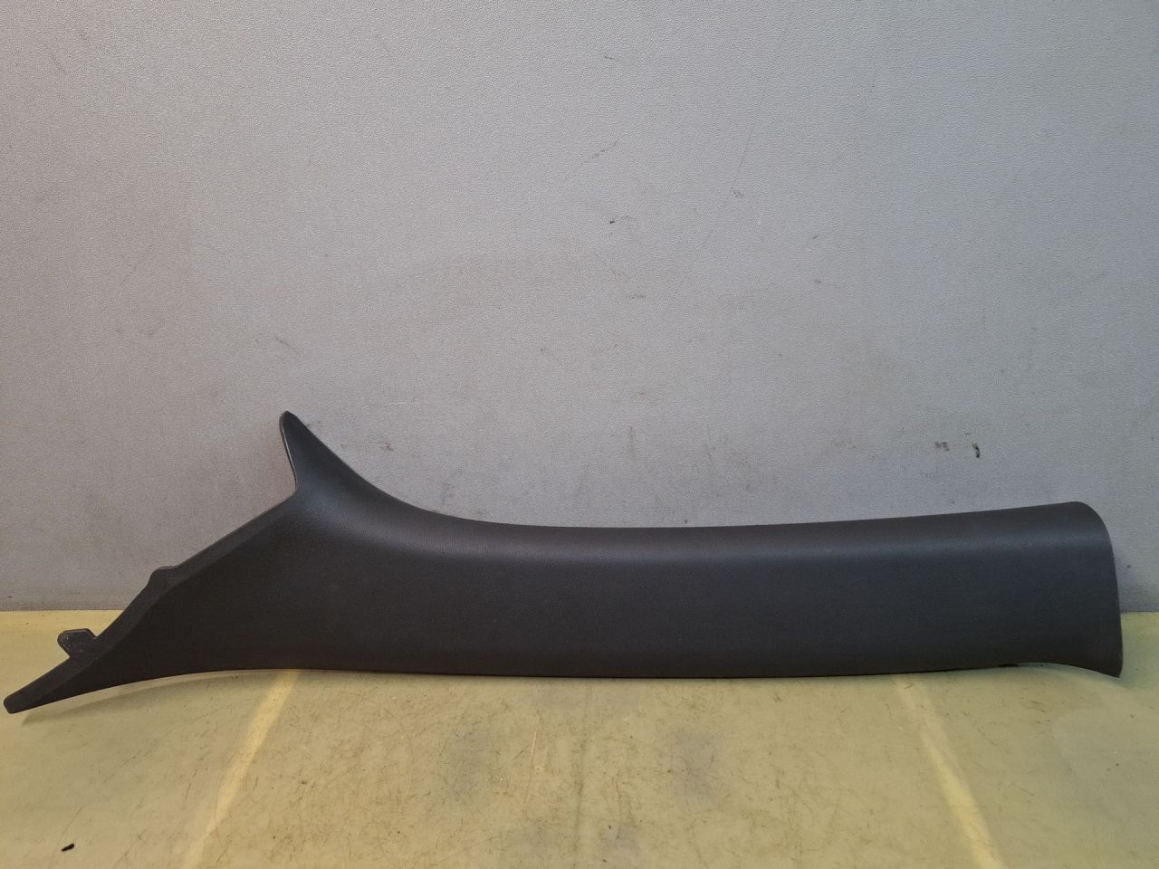 обшивка стойки Chevrolet Blazer 3 поколение 2019, 3.6 л., бензин, АКПП, белый, полный привод, 84653942, 84653940 - фото №1