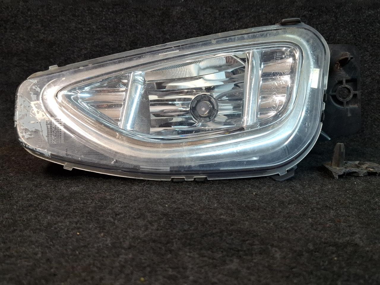 фара противотуманная правая Ford Escape 4 поколение CX482 2020, 2.0 л., бензин, АКПП, белый az, внедорожник 5 дв., полный привод, LJ6B-15A254-AC - фото №1